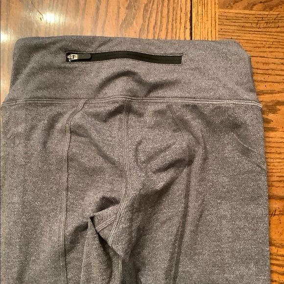 EUC Lululemon leggings size 2 - Picture 3 of 7
